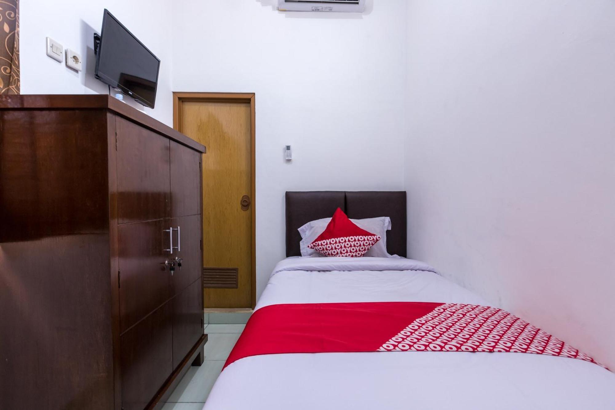 Oyo 1082 Kost Arie 1 Hotel Jakarta Ngoại thất bức ảnh