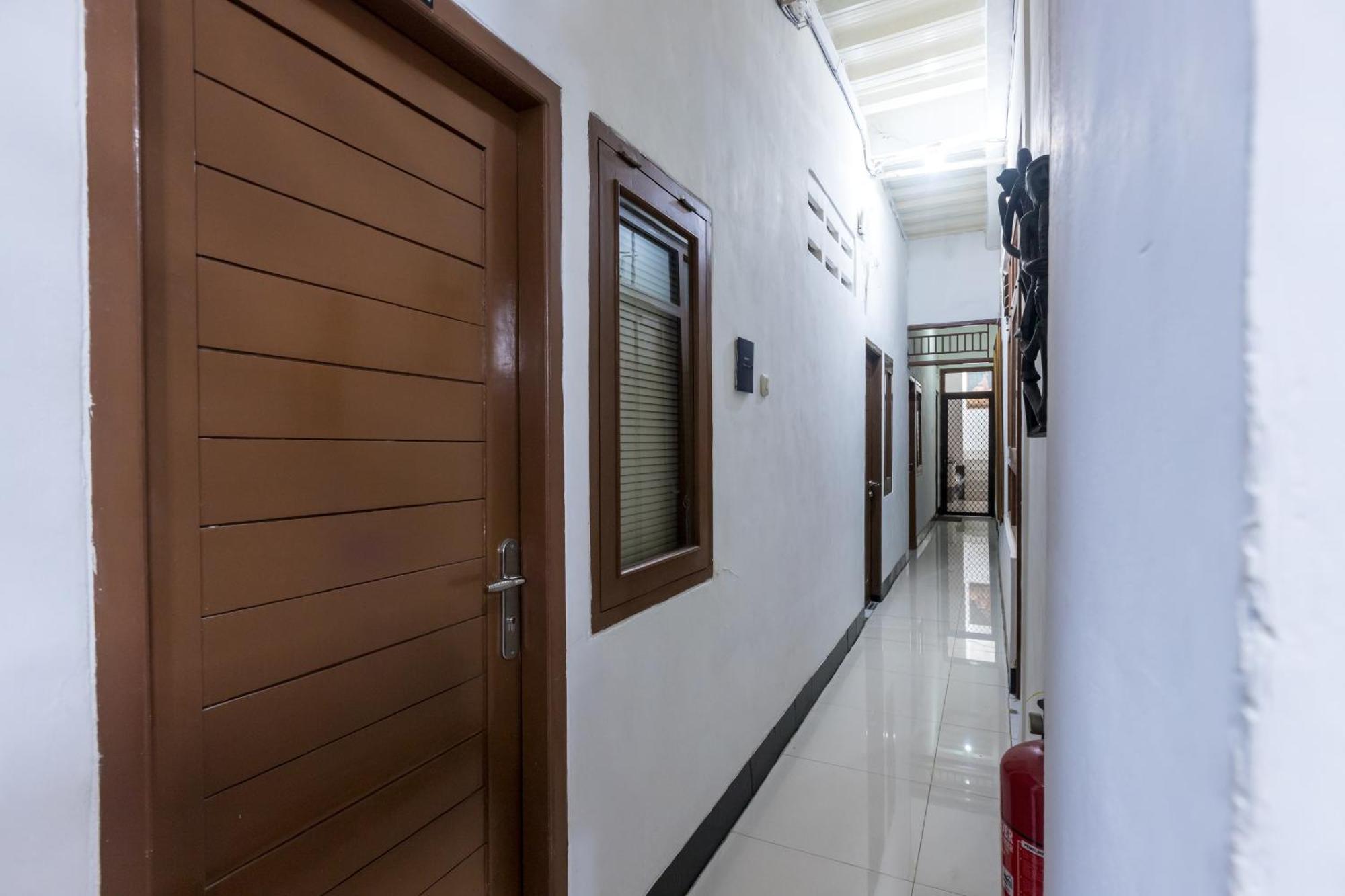 Oyo 1082 Kost Arie 1 Hotel Jakarta Ngoại thất bức ảnh